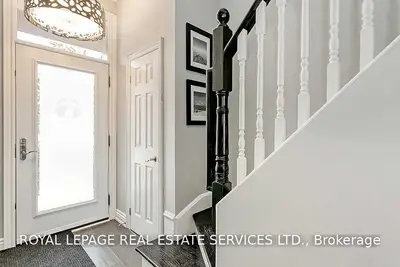 96 Nelson Street, Oakville, ON L6L 3H8