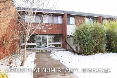 1230 Gripsholm Road 3, Mississauga, ON L4Y 2G9