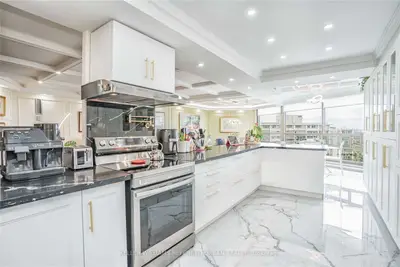 2010 Islington Avenue 1605, Toronto W09, ON M9P 3S8