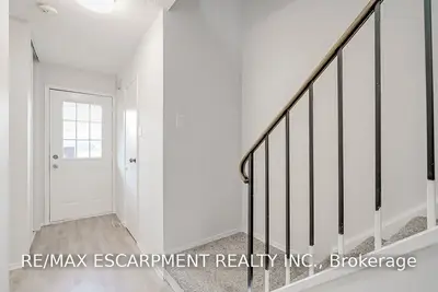 3061 Sir Johns Homestead 7, Mississauga, ON L5L 3H9