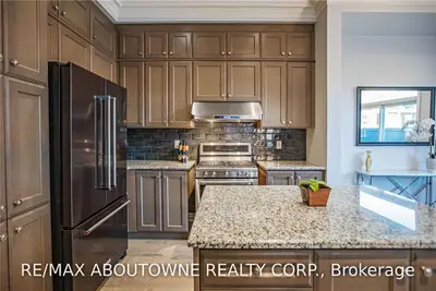 205 NORTH PARK Boulevard, Oakville, ON L6M 4M2