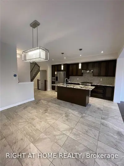 3317 Mockingbird Common Crescent, Oakville, ON L6H 0W9