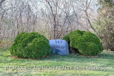 347 York Road Lower 1, Burlington, ON L7R 3X5