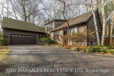 89 Oaklands Park Court, Burlington, ON L7T 4G9