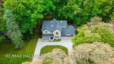 320 Dalewood Drive, Oakville, ON L6J 4P5