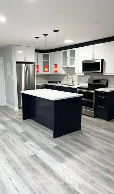 2095 Roche Court 243, Mississauga, ON L5K 2C8
