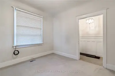 102 Campbell Avenue, Toronto W02, ON M6P 3T8