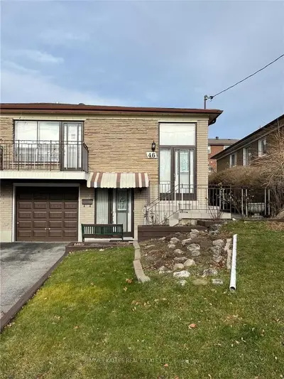 46 Dovehouse Avenue, Toronto W05, ON M3J 1A2