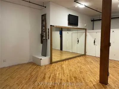 2480 Dundas Street W 202, Toronto W02, ON M6R 1W6
