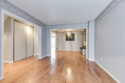 2677 Lindhom Crescent, Mississauga, ON L5M 4P4