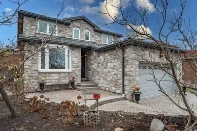 3995 Renfrew Crescent, Mississauga, ON L5L 4J2