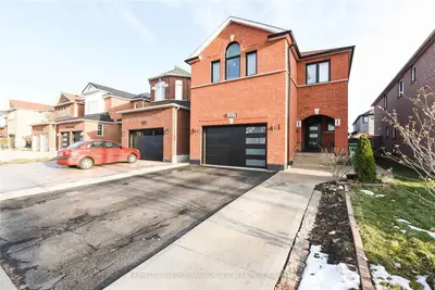 5207 Brookwood Court N, Mississauga, ON L5V 2N8