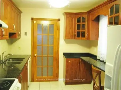 4098 Tea Garden Circle, Mississauga, ON L5B 2X8