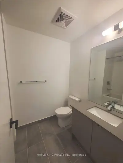 2485 TAUNTON Road 239, Oakville, ON L6H 3R8