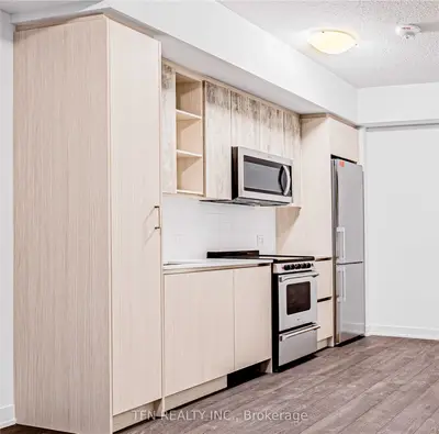 251 Manitoba Street 2009, Toronto W06, On M8y 0c7