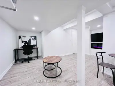3093 Mcdowell Drive, Mississauga, ON L5M 6J4