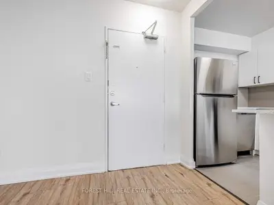 377 Ridelle Avenue 1520, Toronto W04, ON M6B 1K2