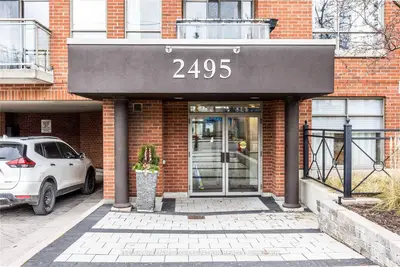 2495 Dundas Street W 217, Toronto W02, ON M6P 1X4