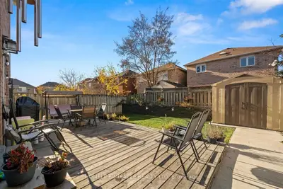 3259 Scotch Pine Gate Avenue Main, Mississauga, ON L5N 8E6