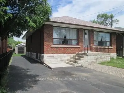 943 Ninth Street, Mississauga, ON L5E 1S2