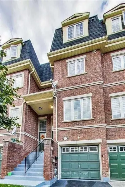 435 Hensall Circle 31, Mississauga, ON L5A 4P1