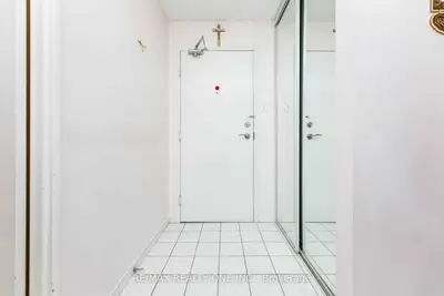 330 Rathburn Road W 2205, Mississauga, ON L5B 3Y1