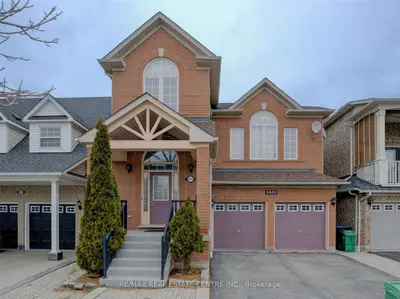 5833 Whitehorn Avenue, Mississauga, On L5v 2w6