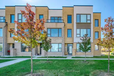211 Squire Crescent 6, Oakville, ON L6H 7C3
