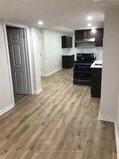 5568 Freshwater Drive Lower, Mississauga, ON L5M 7M8