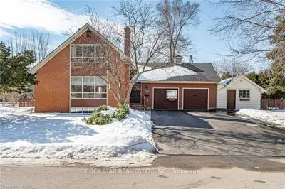 214 Cherryhill Road, Oakville, ON L6L 3E2