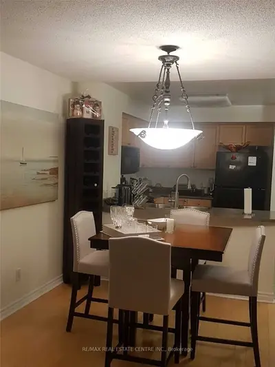 25 Kingsbridge Garden Circle 815, Mississauga, On L5r 4b1