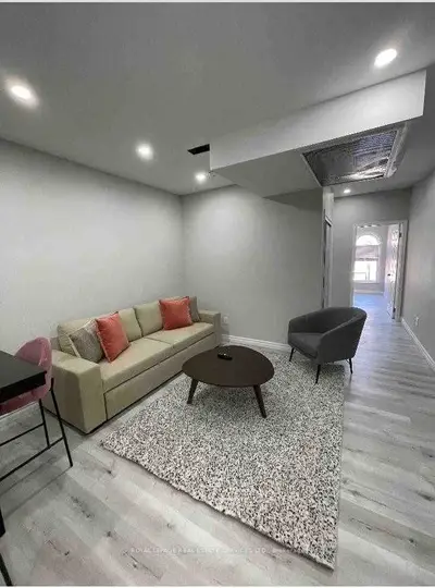 238 Queen Street S 202, Mississauga, ON L5M 1L5