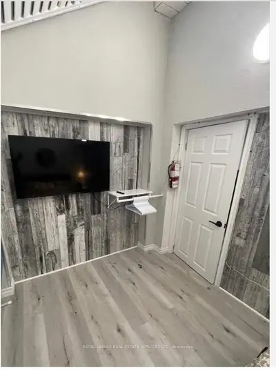 238 Queen Street S 303, Mississauga, ON L5M 1L5