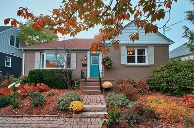 46 Minnewawa Road, Mississauga, ON L5G 1C5