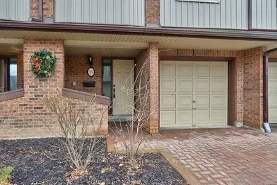 1200 Walden Circle 53, Mississauga, ON L5J 4J9
