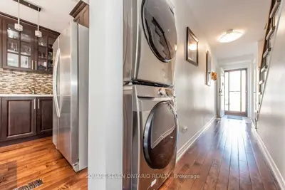 400 Mississauga Valley Boulevard #129, Mississauga, ON L5A 3N6