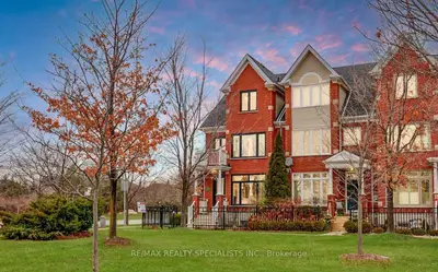 9 The Greenery Road, Oakville, ON L6H 6J6