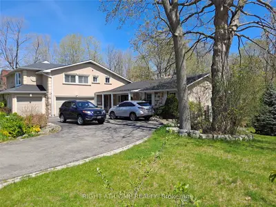 2453 Robin Drive, Mississauga, ON L5K 1T1
