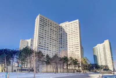 3700 Kaneff Crescent 1805, Mississauga, ON L5A 4B8