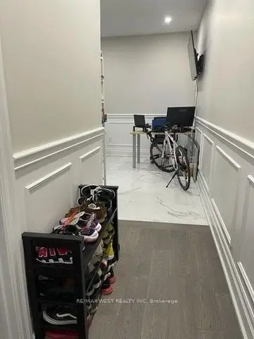 1495 King Street W 2 Fl S, Toronto W01, ON M6K 1J4