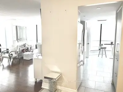 1155 Bough Beeches Boulevard 807, Mississauga, ON L4W 4N2