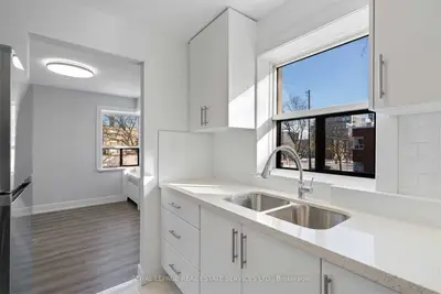 308 The Kingsway Way 102, Toronto W08, ON M9A 3V2