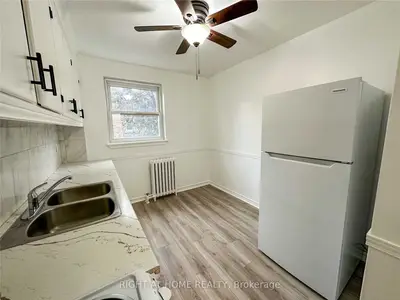 332 Lakeshore Road W 3, Mississauga, On L5h 1h1