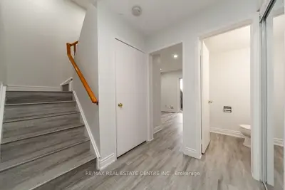 60 Barondale Drive 281, Mississauga, ON L4Z 3N8