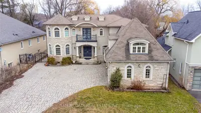 1067 Truman Avenue, Oakville, ON L6H 1Y7