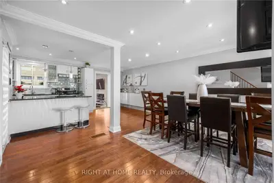 942 Blairholme Avenue W, Mississauga, ON L5C 1G4