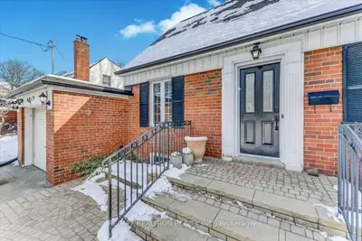 2019 Courtland Crescent, Mississauga, ON L4Y 1V1