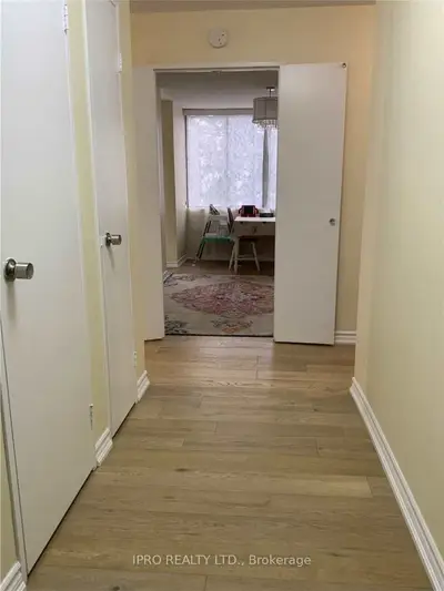1580 Mississauga Valley Boulevard 102, Mississauga, ON L5A 3T8