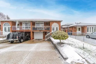 968 Blairholm Avenue, Mississauga, ON L5C 1G4