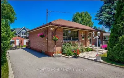 299 Maurice Drive, Oakville, ON L6K 2X2
